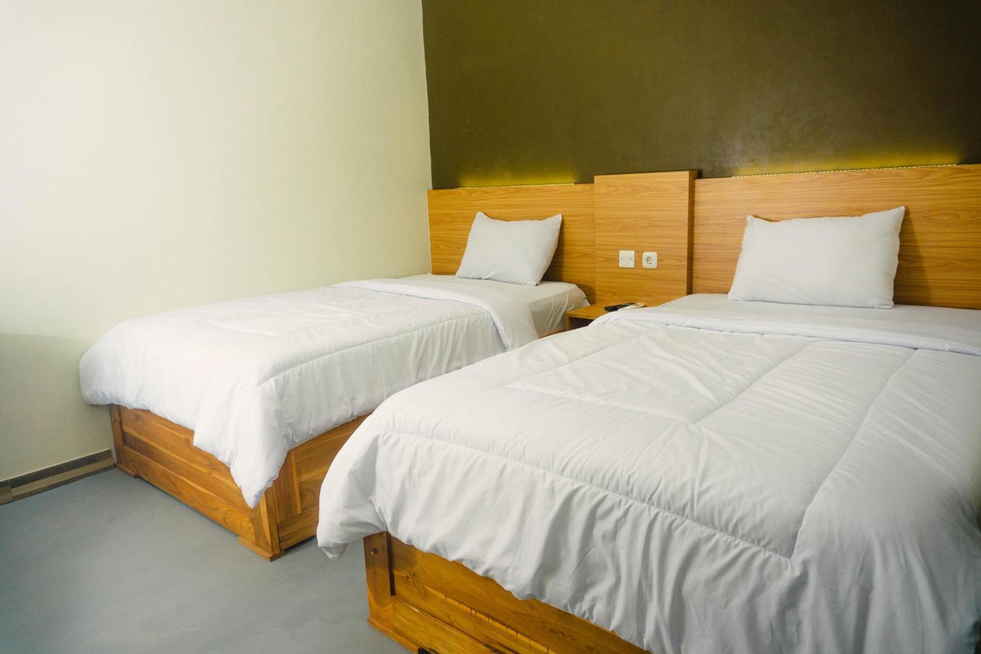 Grand Khalifah Guesthouse Sumbawa Екстер'єр фото