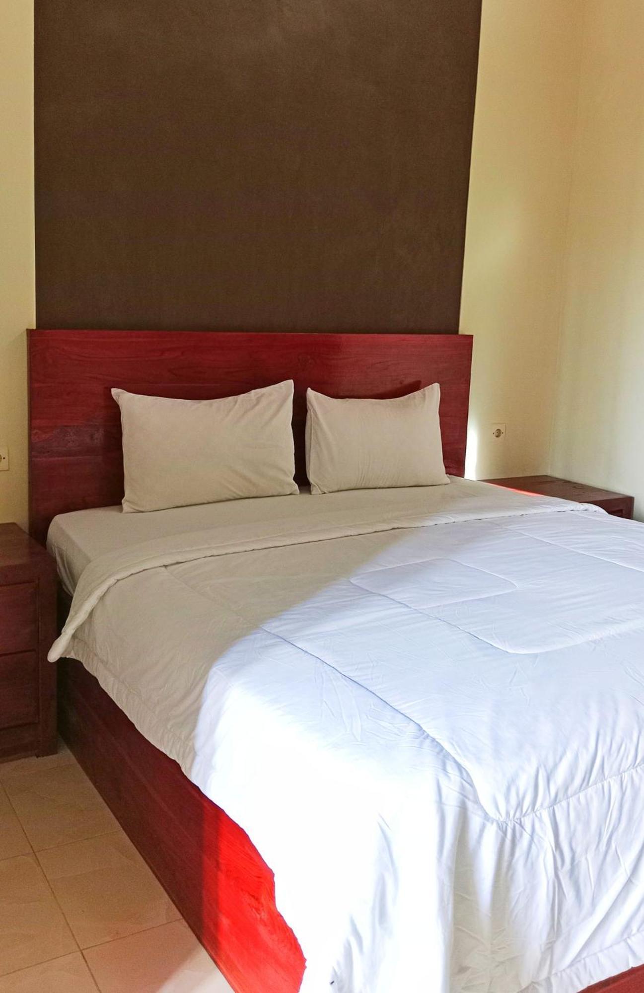 Grand Khalifah Guesthouse Sumbawa Екстер'єр фото